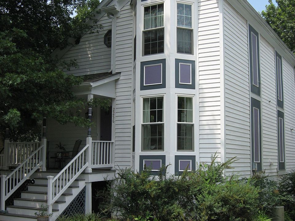 Victorian Style Front View