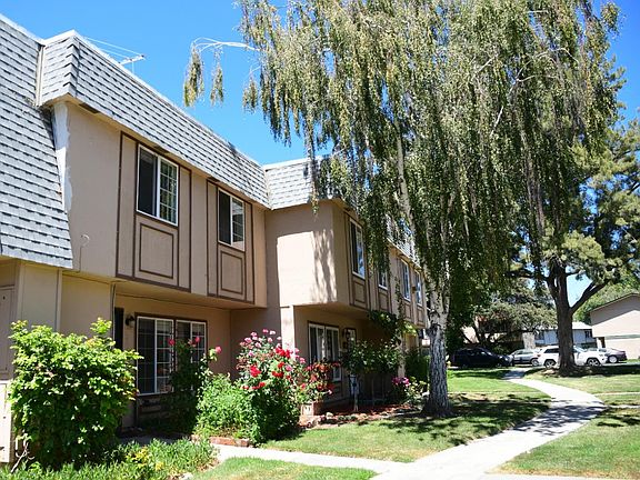 2nd image of 284 Palacio Royale Cir