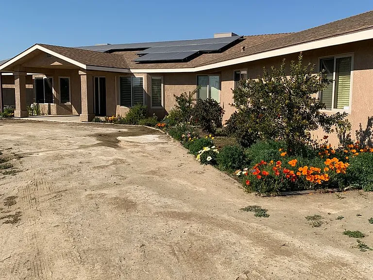 22702 Fairfax Ave — Photo 2