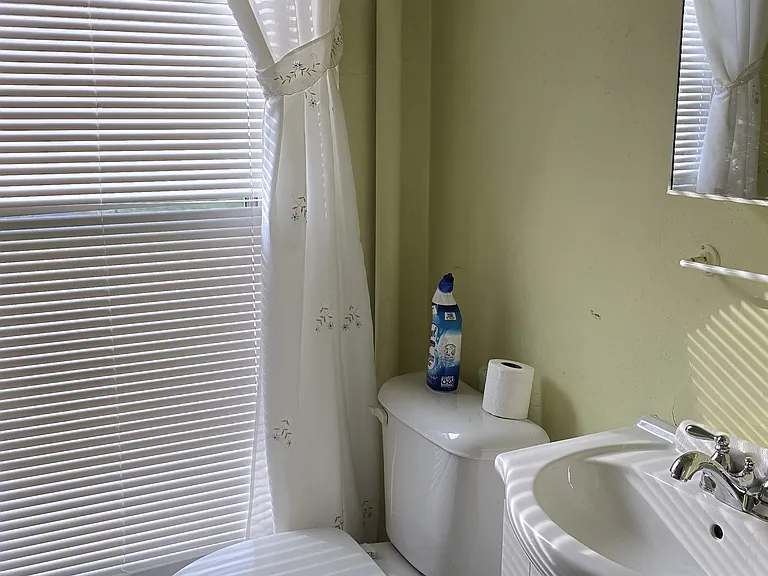 213 Roxbury St — Photo 7