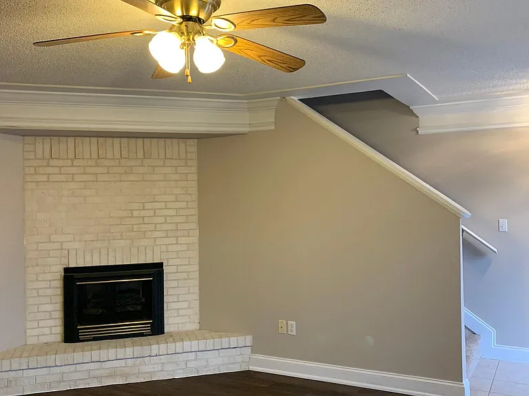 340 Fountain Way #1 — Photo 3