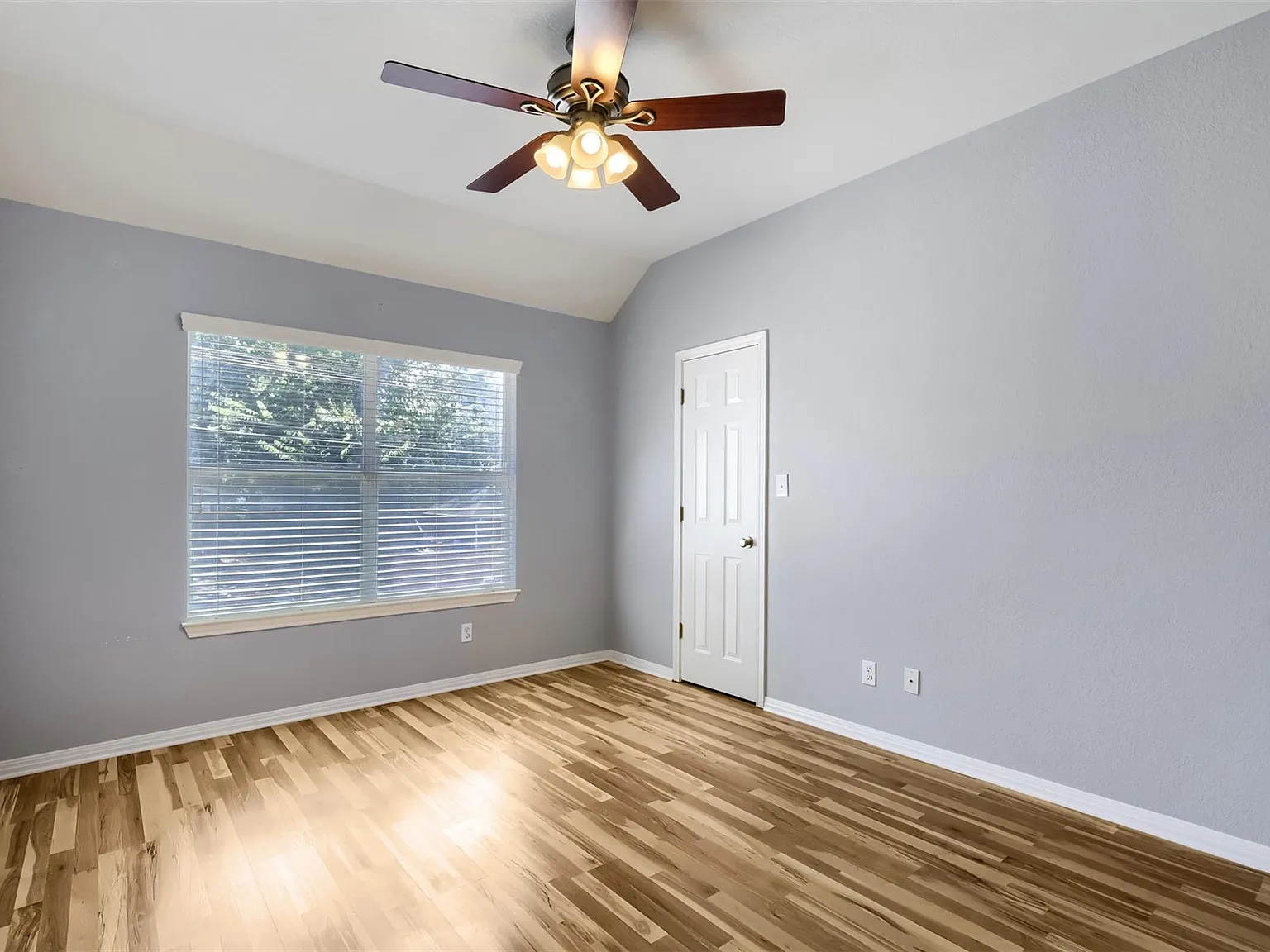 2 bed, 1.0 bath, 850 sqft, $2,500 — Photo 4