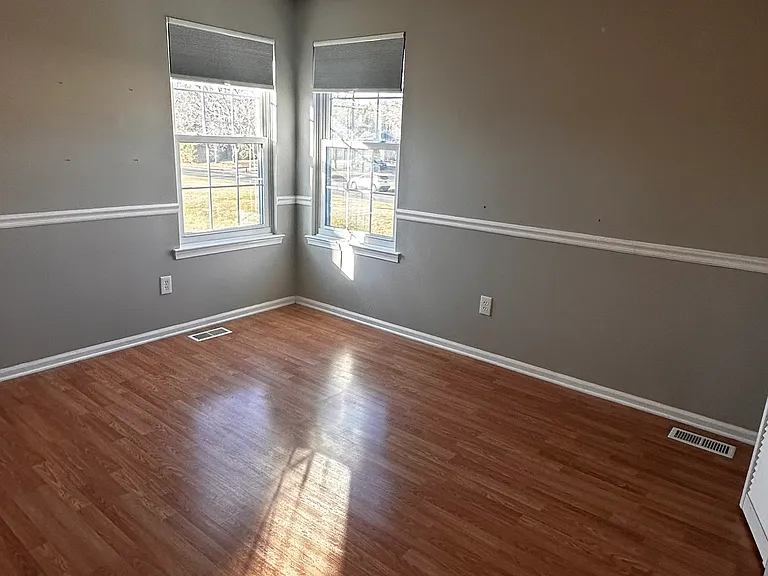 45 Portsmouth Ct — Photo 11