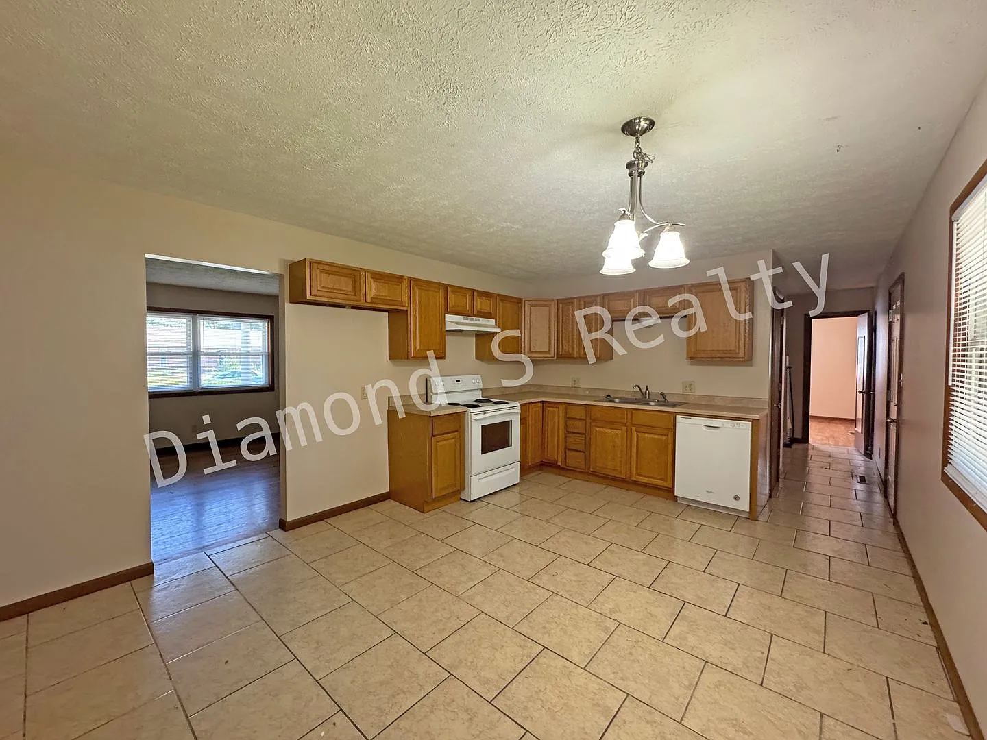 Charming 3 Bedroom Home Available Now — Photo 4