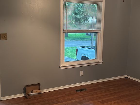 2nd image of 806 Rose Dr