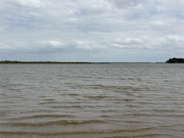 204 Causeway Cv, Kemp, TX 75143