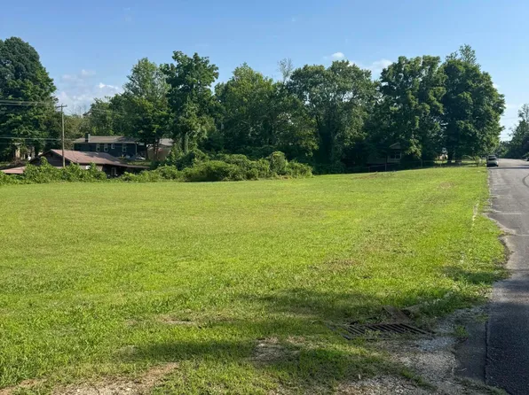Washington Ave, Etowah, TN 37331