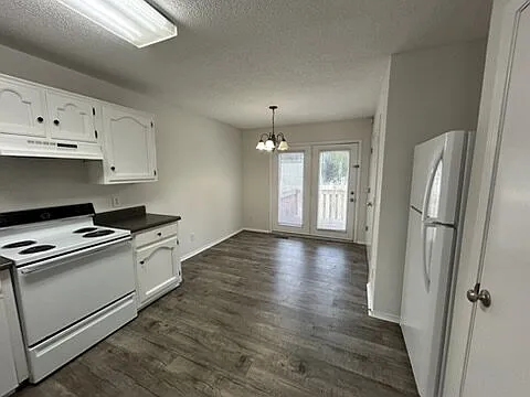 650 N Dixie Ave #F — Photo 11