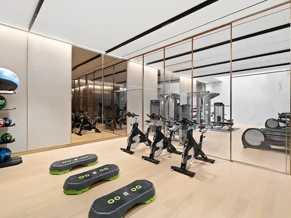 500 West 45th Street image 9 of 17