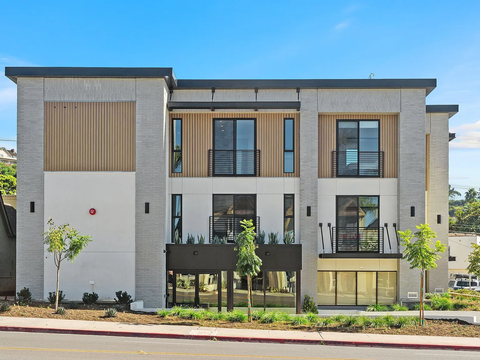 Sea + Stone La Jolla Village Apartments — Photo 2