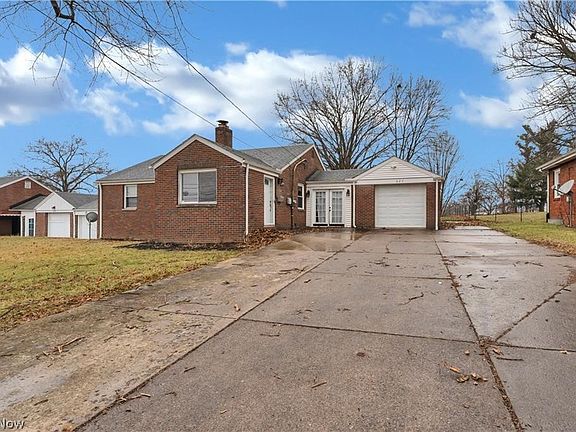 3rd image of 627 Poland Ave