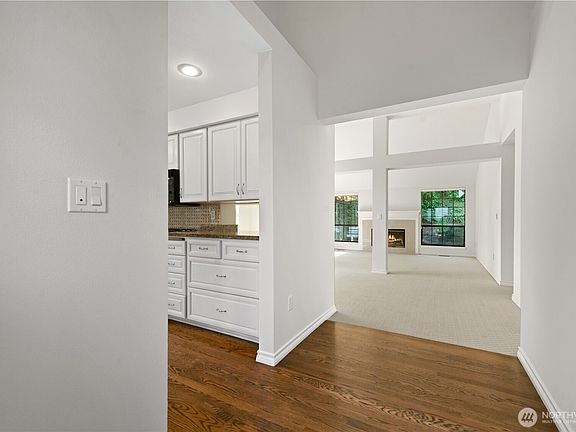 5th image of 10057 Wallingford Avenue N #12