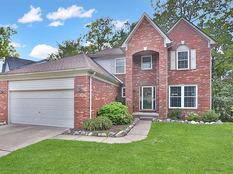 3288 Hickory Dr — Photo 1