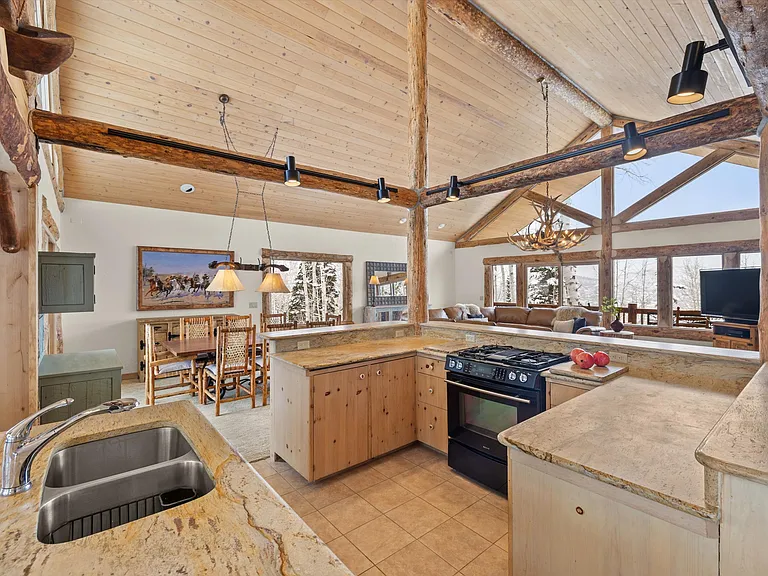 818 Faraway Rd — Photo 9