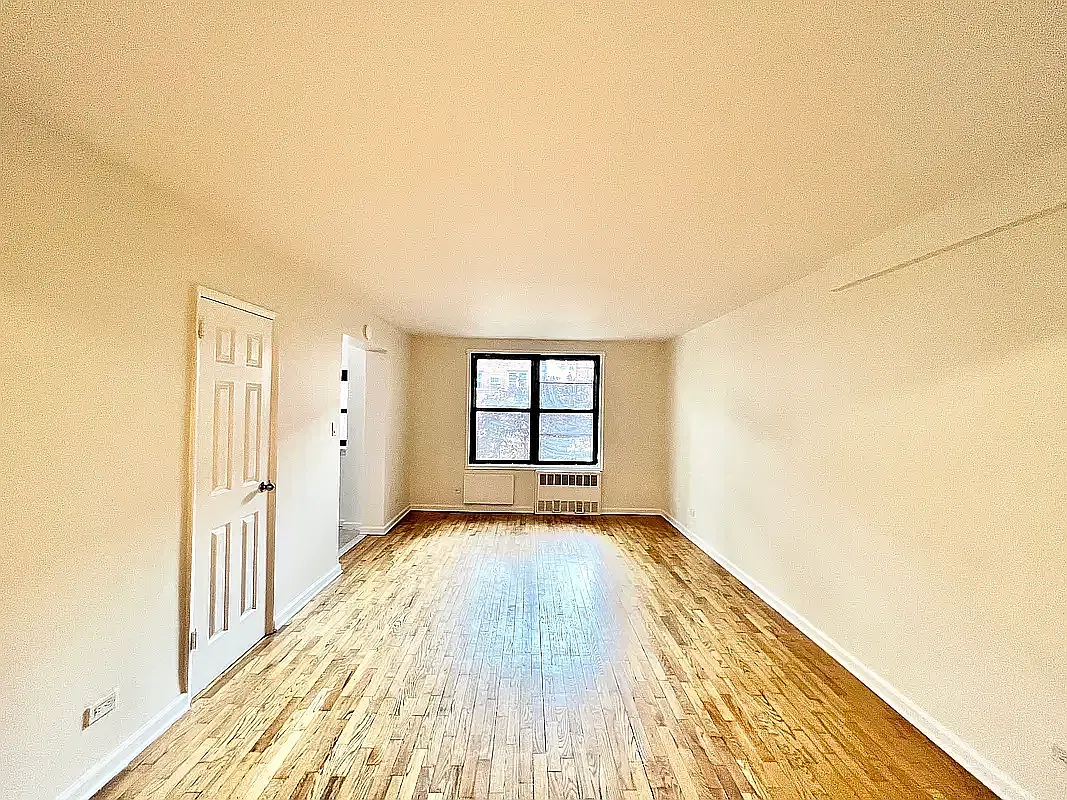 41-25 Case Street — Photo 1
