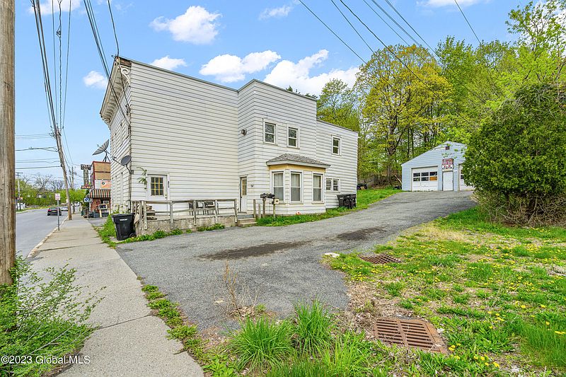 5th image of 741 Pawling Avenue