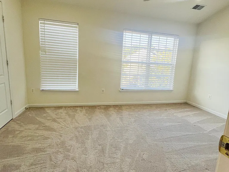 13129 Park Crescent Cir — Photo 32