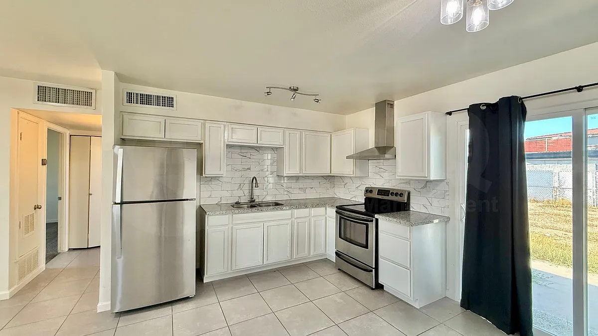 3 bed, 2.0 bath, 1126 sqft, $1,600 — Photo 4