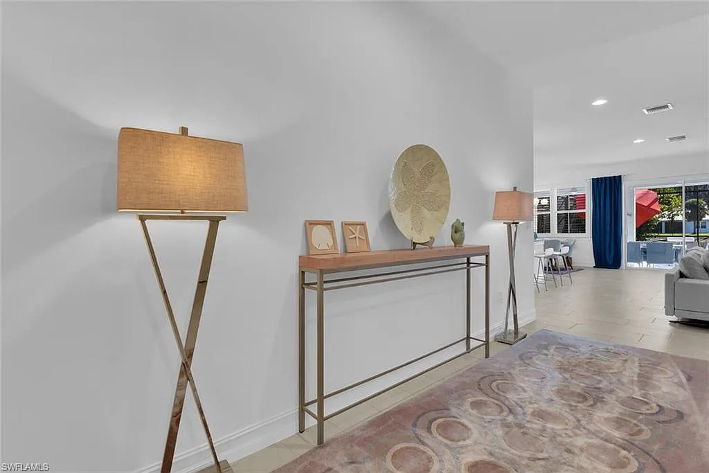 3 bed, 2.0 bath, 2034 sqft, $7,000 — Photo 3
