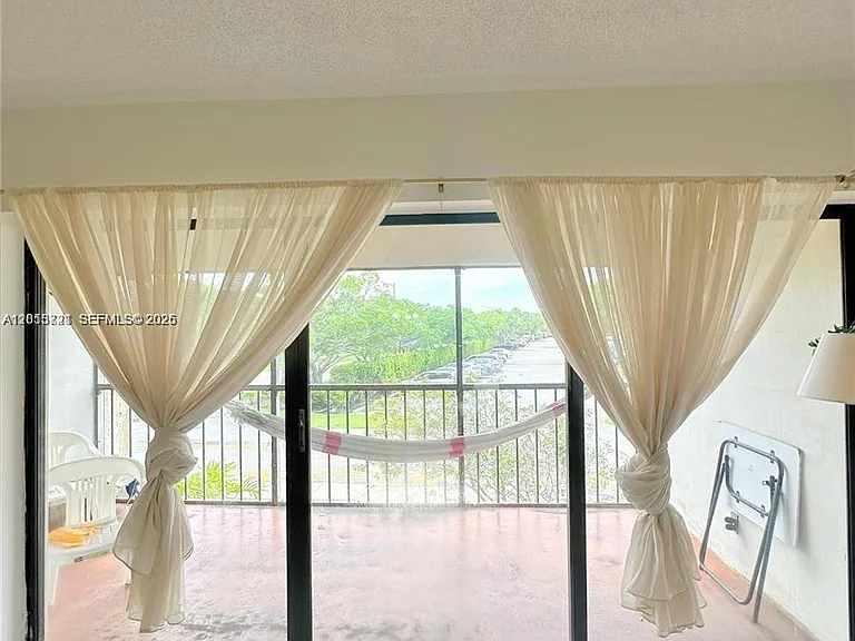 240 Lakeview Dr #212 — Photo 4