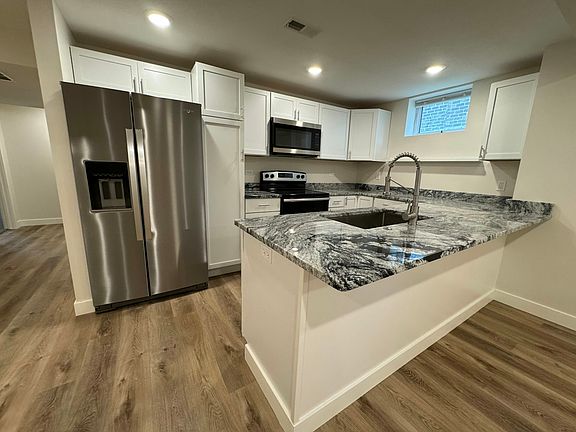 3rd image of 1411 Rosemary Ln #1