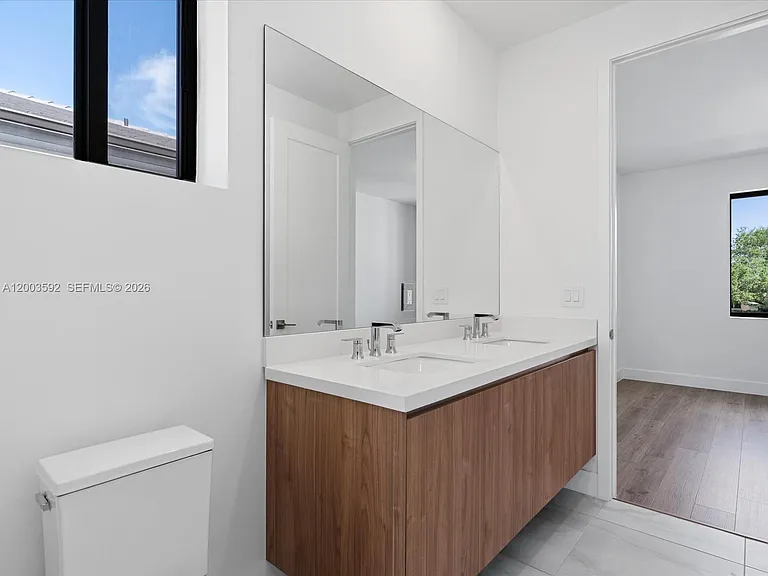 19602 NE 14th Ct — Photo 66