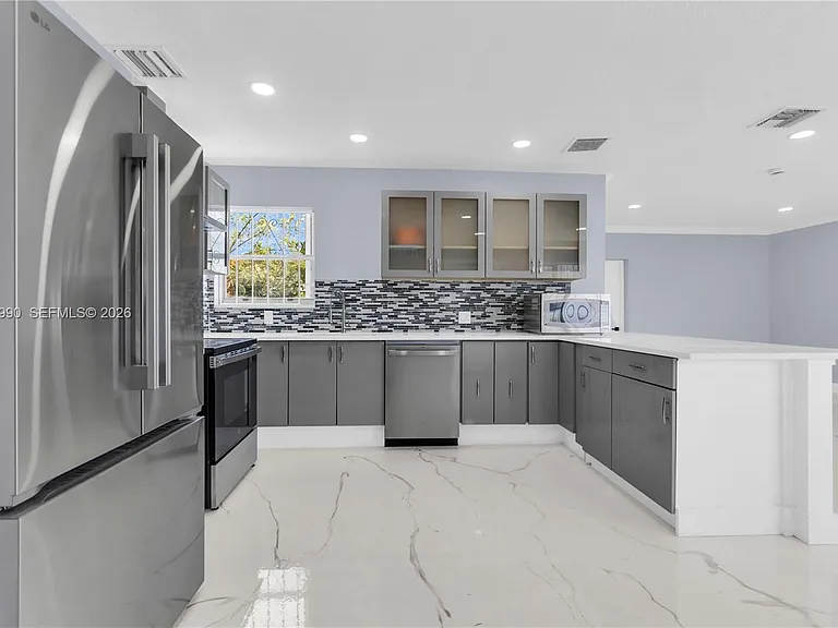 1010 NW 196th St — Photo 3