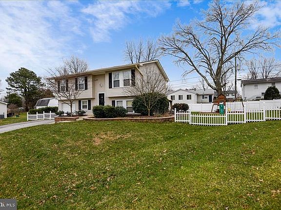 3rd image of 2261 Mistwood Cir