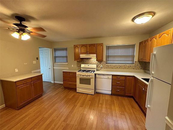 5th image of 1555 Redman Blvd