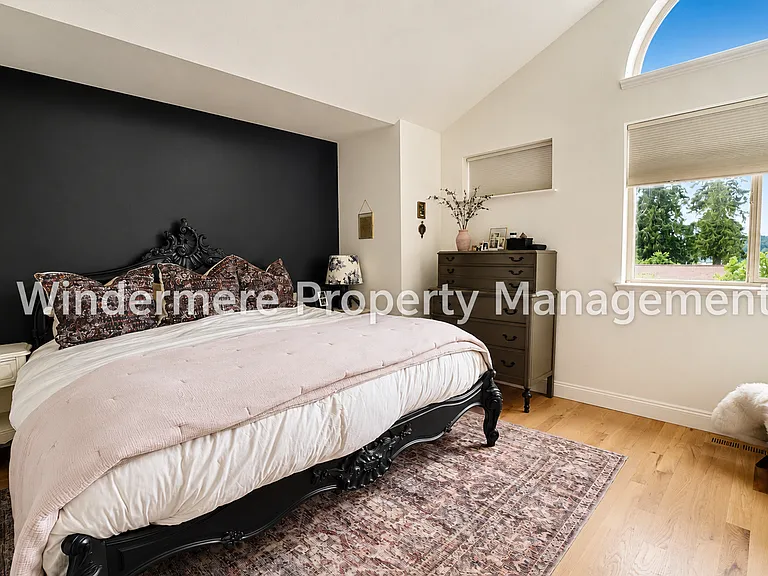 18508 10th Ave NE — Photo 13