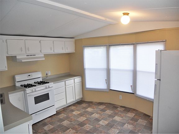 Such a bright kitchen!