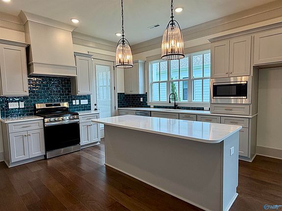3rd image of 277 Farmhouse Dr