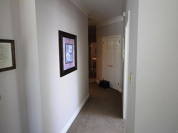 5th image of 121 Charleston Ct N