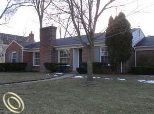550 Larchlea Dr, Birmingham, MI 48009