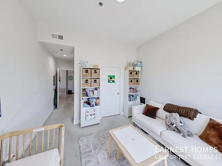 4348 Mammoth Ave #303 — Photo 14