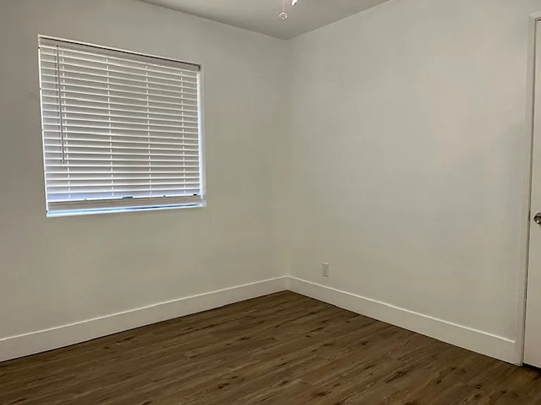 21440 Santa Barbara Dr — Photo 12