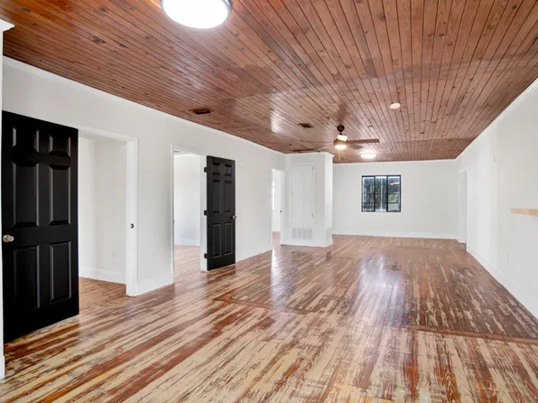 4117 Barrancas Ave, Pensacola, FL 32507