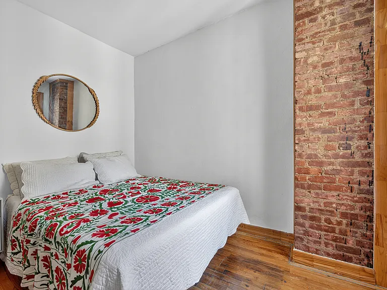 402 E 69th St #24 — Photo 7