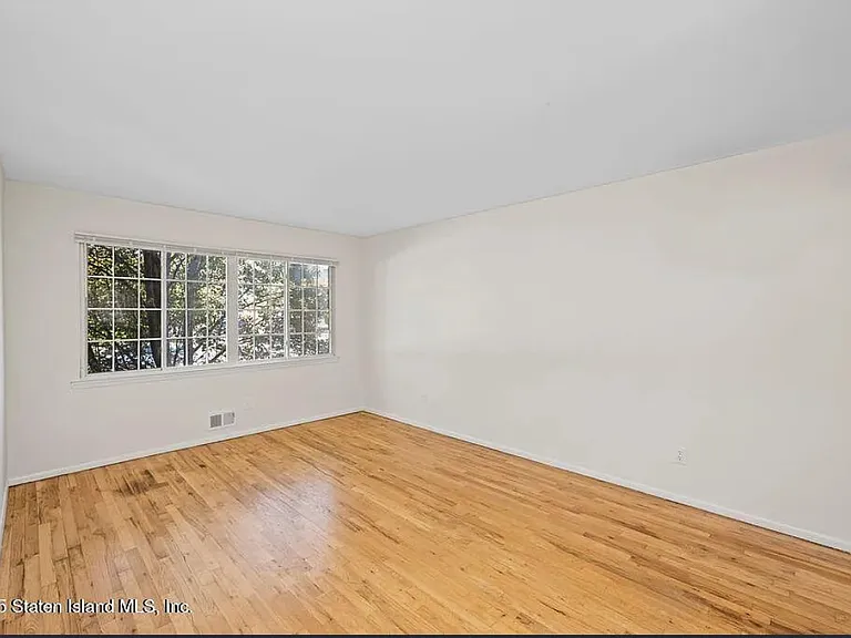 220 Ogorman Ave — Photo 5