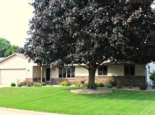 2240 W Wintergreen Dr, Appleton, WI 54914