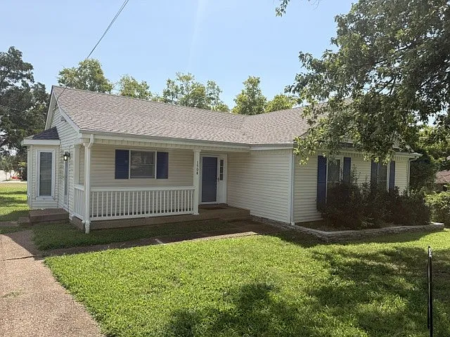 3 bed, 1424 sqft, $2,200 — Photo 2