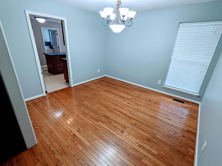 506 Johnstown Dr — Photo 4