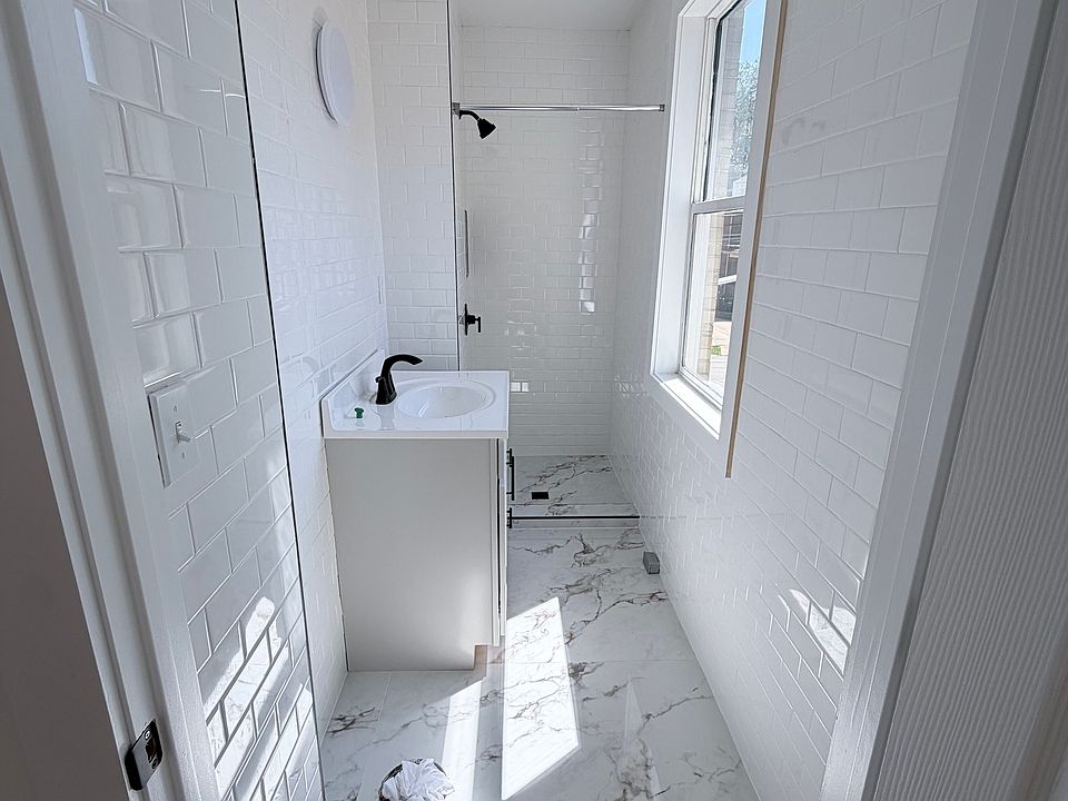 1st image of 200 Cornell Ave #1/2