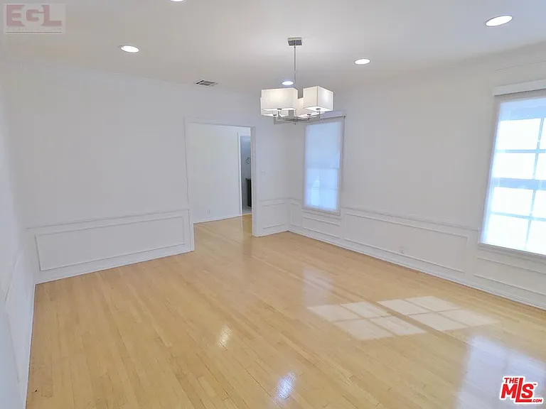 10749 Wellworth Ave — Photo 25