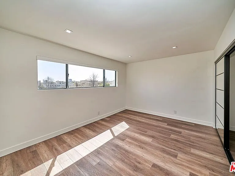 145 S Maple Dr #401 — Photo 22