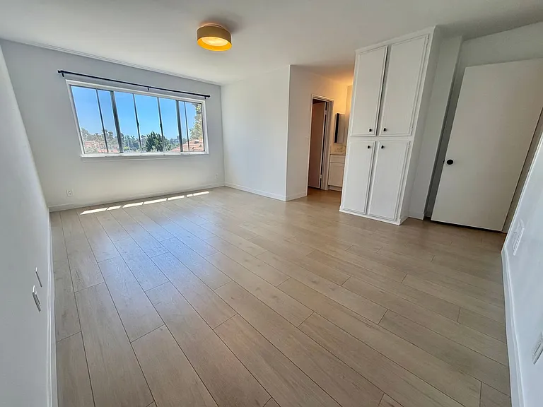 408 Larsson St — Photo 16