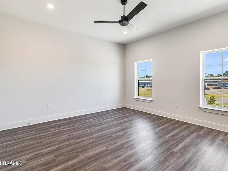 711 E Main St #900 — Photo 12