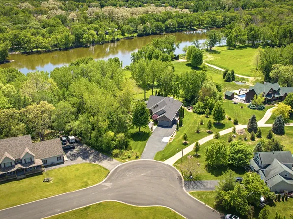 123 Belle Rive Dr, Millington, IL 60537