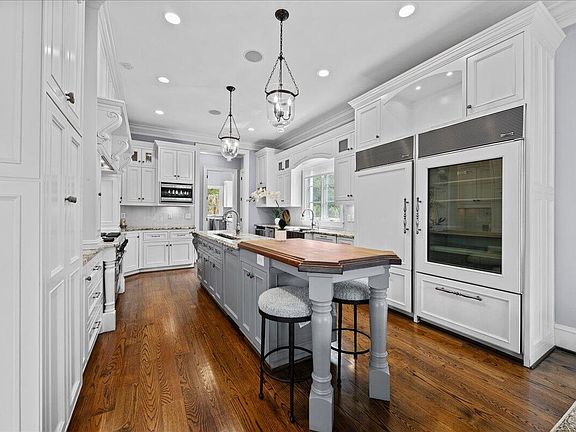 4th image of 3313 Darien Dr