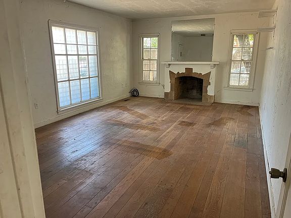 2nd image of 3024 Clayton Rd
